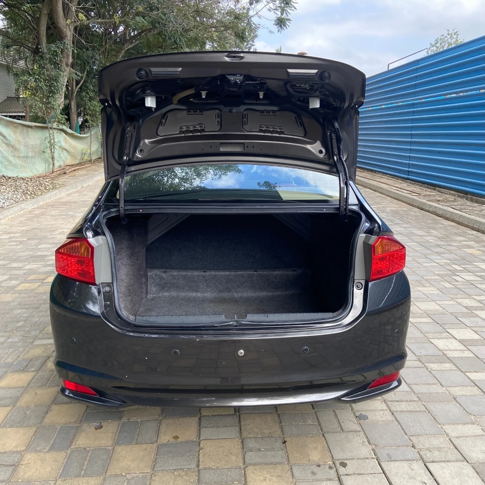 Vehicle Status - SOLD For more details Call or WhatsApp - +91 7619114574 🏛 Registration - Karnataka Name - HONDA CITY 1.5 SV (I VTEC) Make Year - 2015 KM Driven - 97500 No. of Owners - First🛡 Insuranc (8)